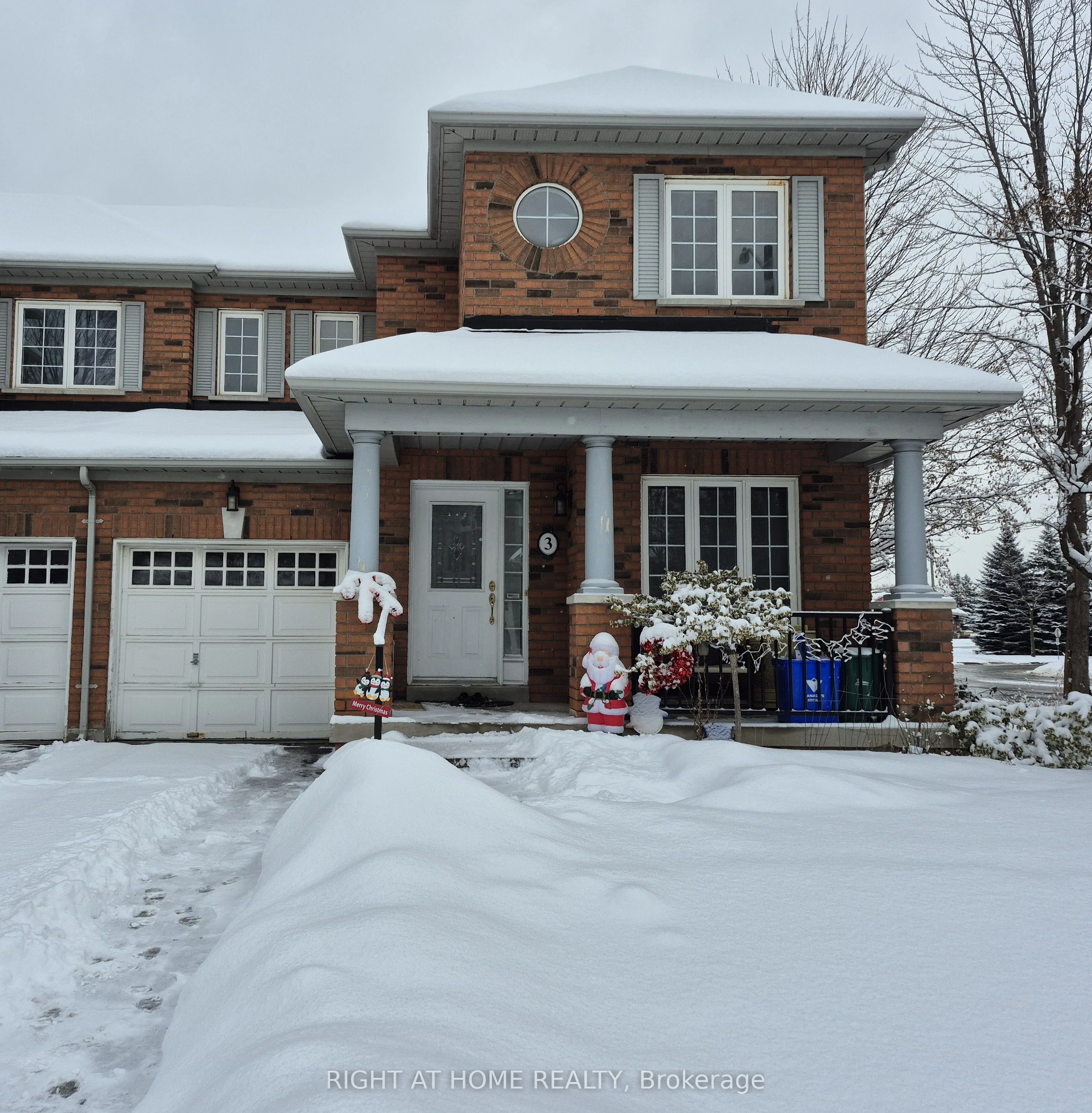 Semi-Detached in Richmond Hill