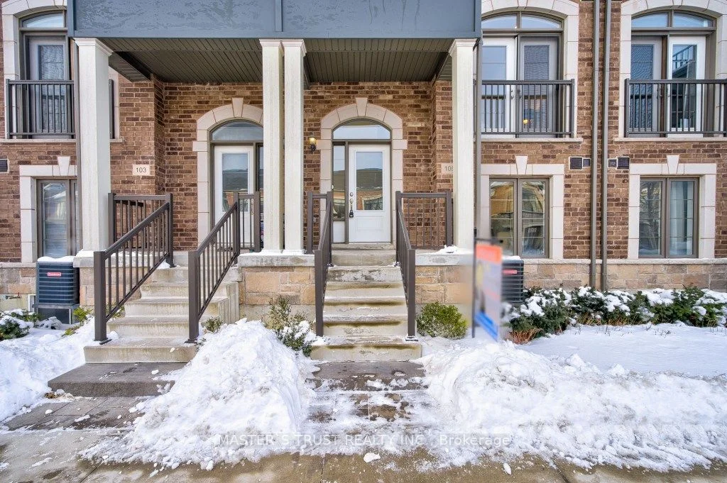 Att/Row/Townhouse in Markham