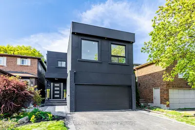 Detached in Richmond Hill