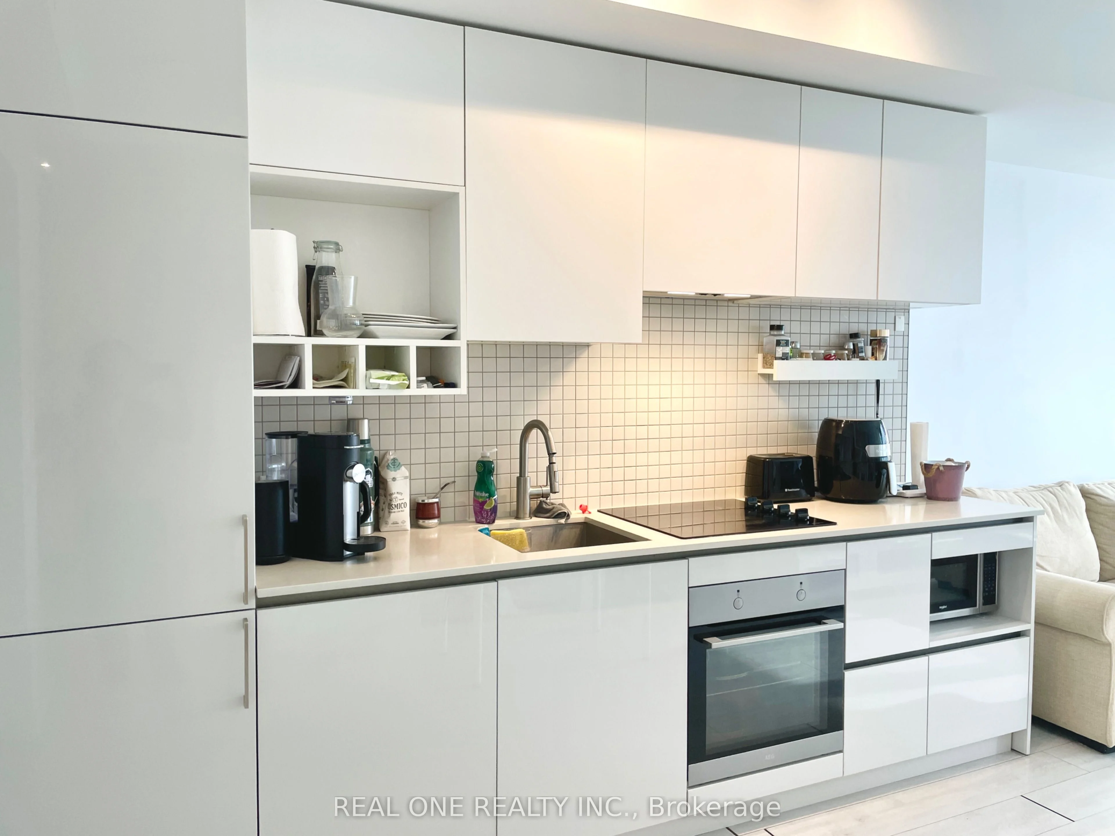 898 Portage Parkway 2707, Vaughan, On L4k 0j6