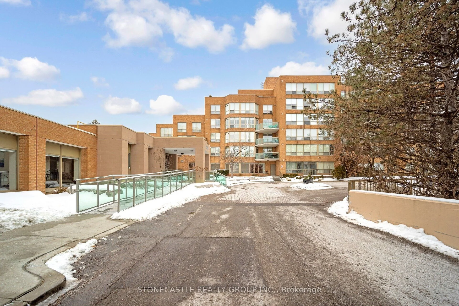 14924 Yonge Street 218, Aurora, ON L4G 6H7