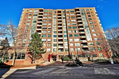 Condo Apartment in Vaughan