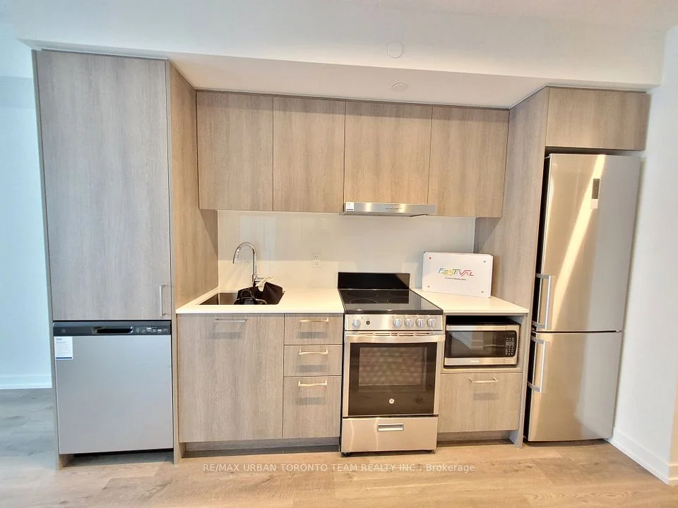 195 Commerce Street 2216, Vaughan, ON L4K 0P9