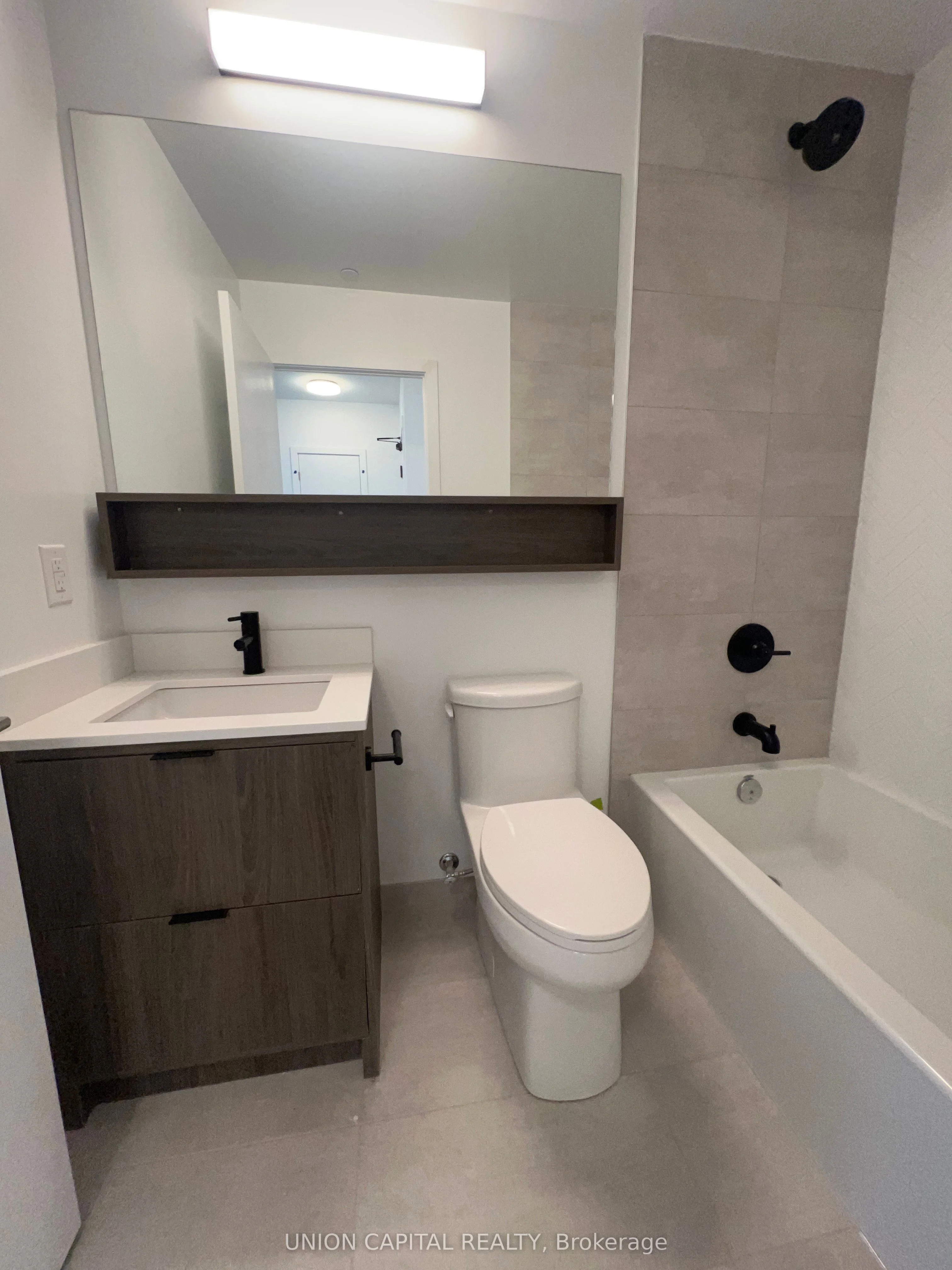 8888 Yonge Street 611, Richmond Hill, ON L4C 5V6