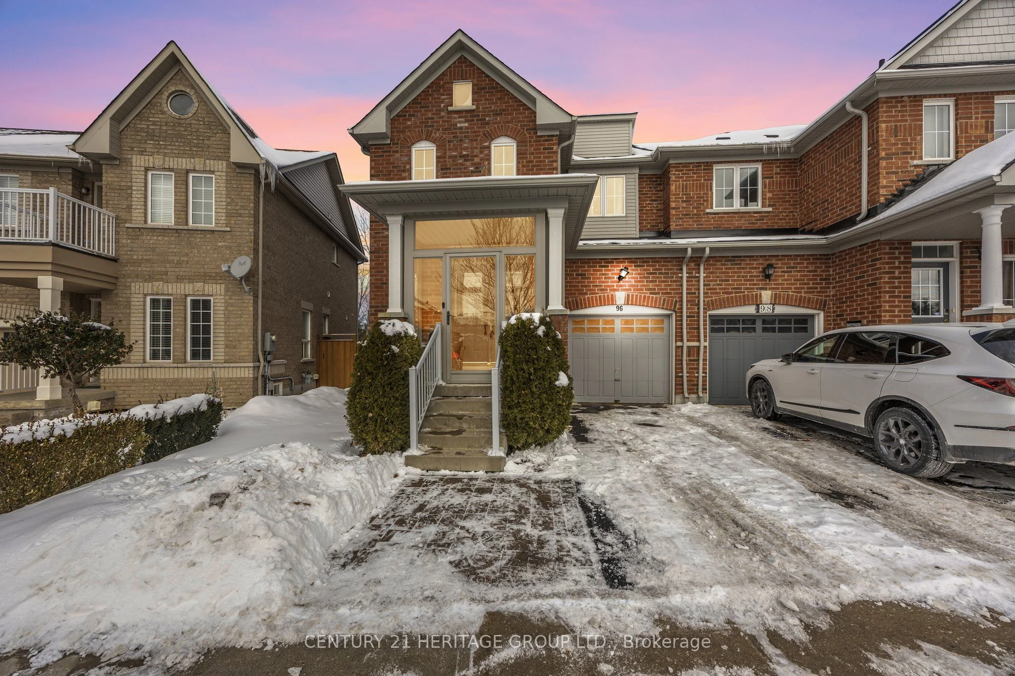 Att/Row/Townhouse in Richmond Hill