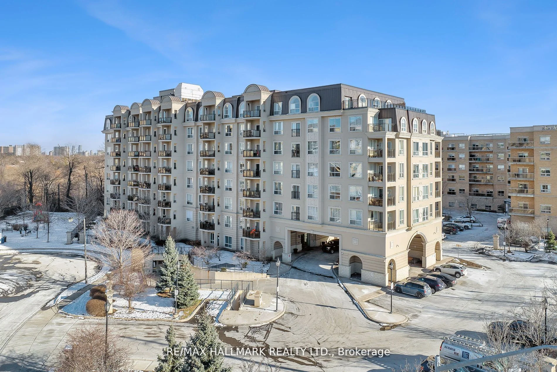 1 Maison Parc Court 504, Vaughan, On L4j 9k1