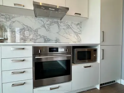 Condo Apartment in Vaughan