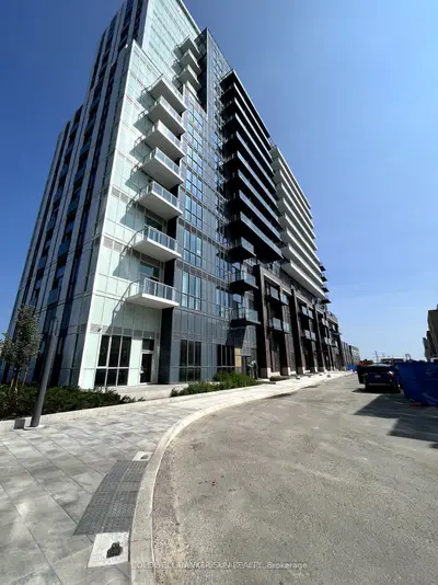 Common Element Condo in Vaughan
