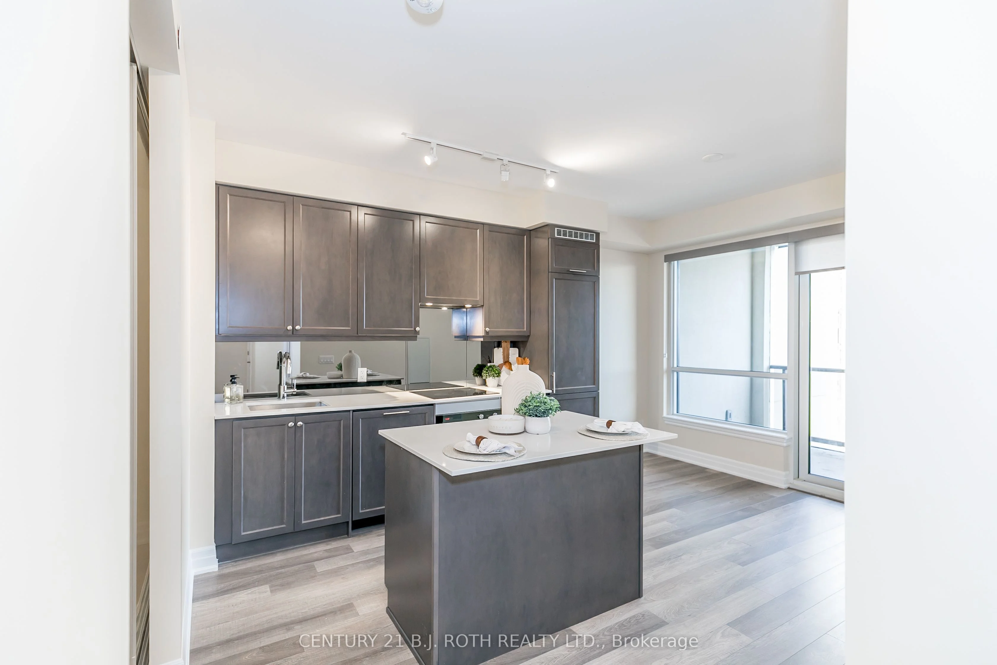 9075 Jane Street 1703, Vaughan, ON L4K 0L7