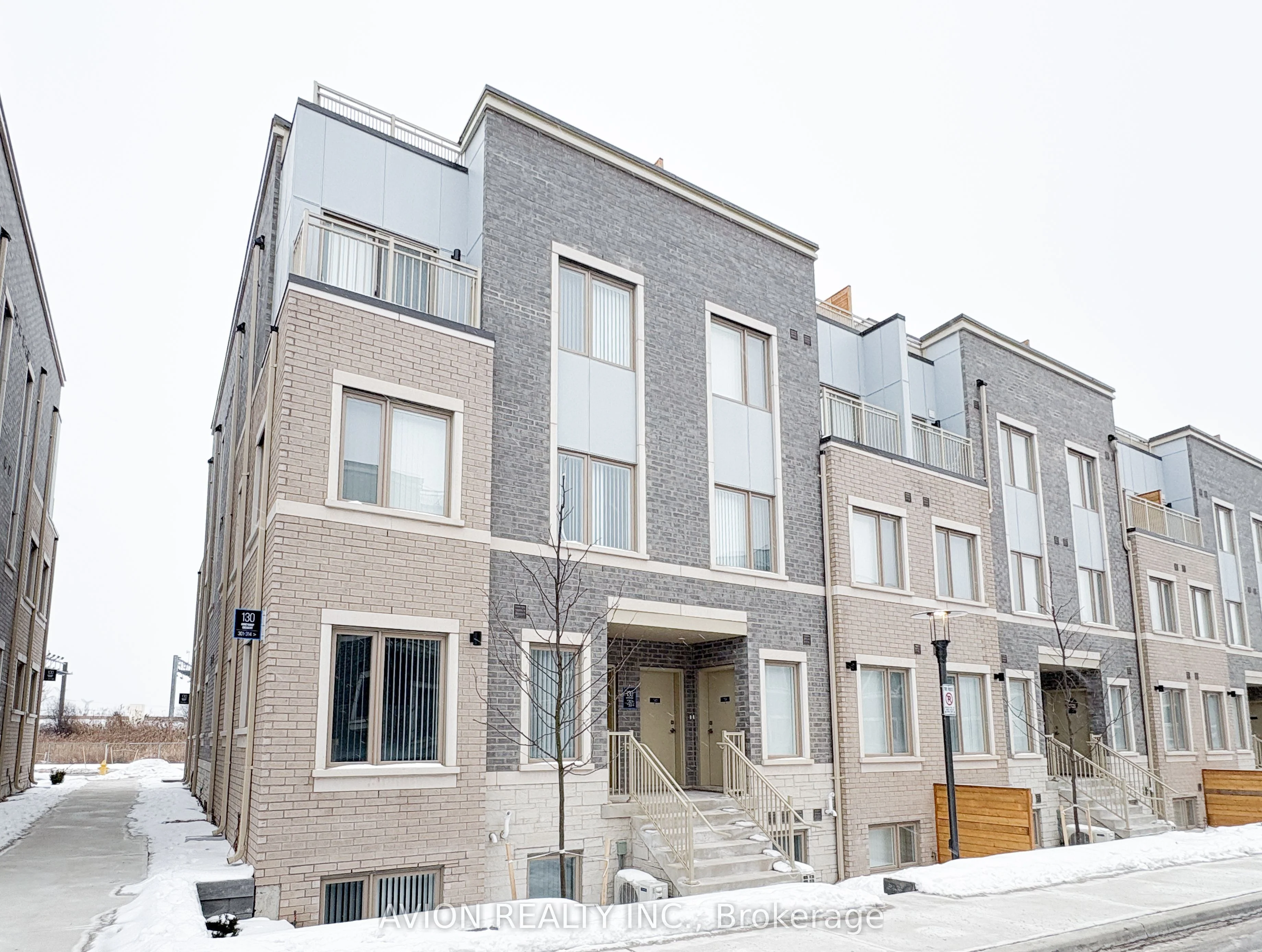 130 Honeycrisp Crescent Th 302, Vaughan, On L4k 0n7