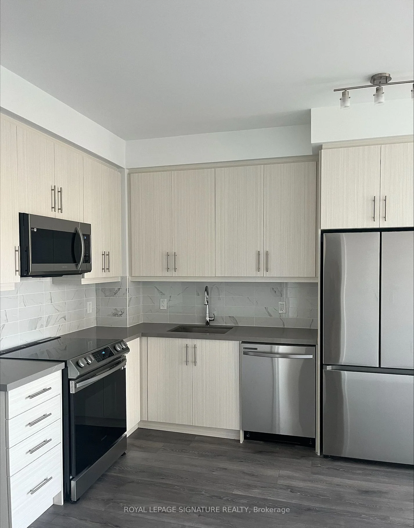 Condo Apartment in Richmond Hill