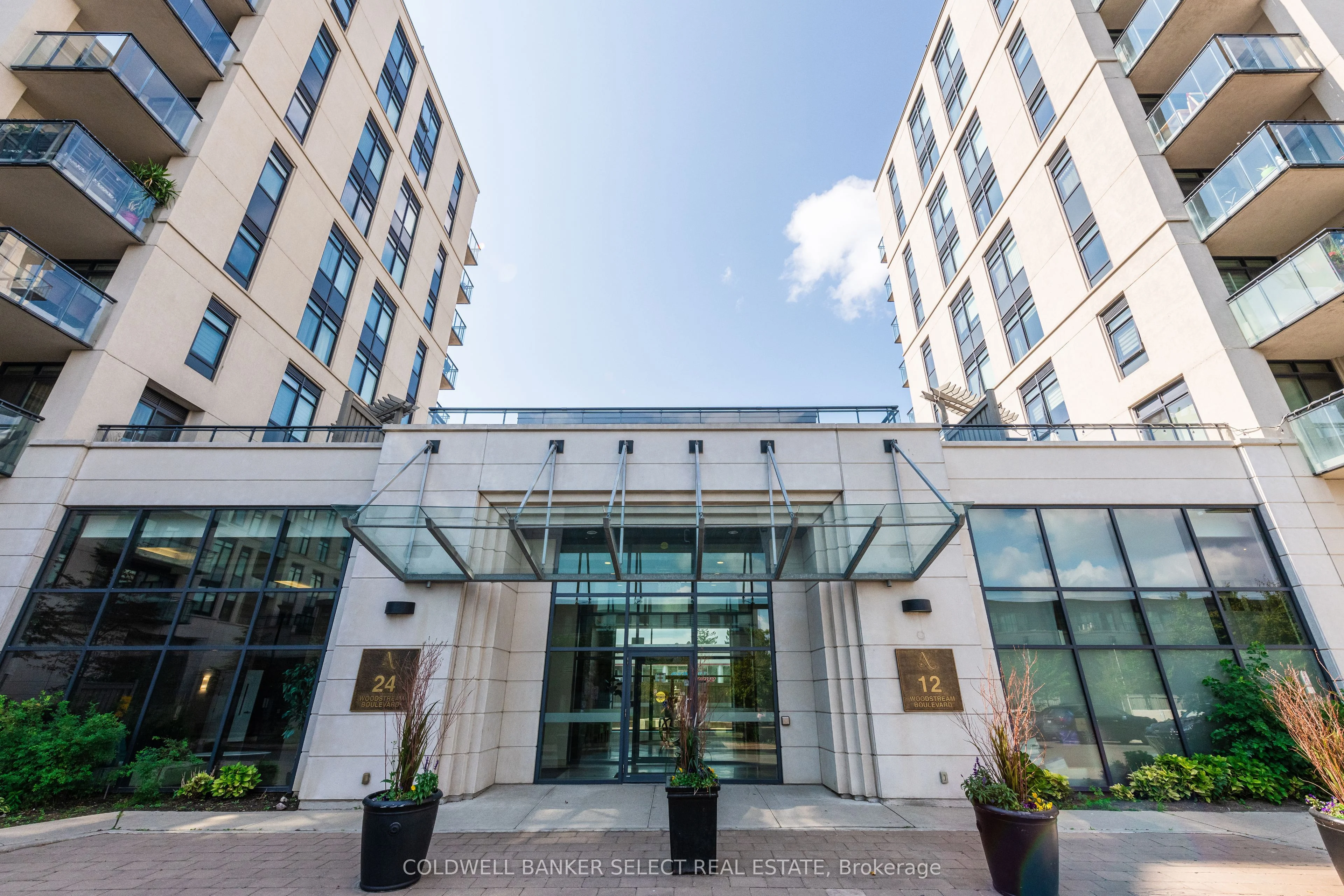 Condo Apartment in Vaughan