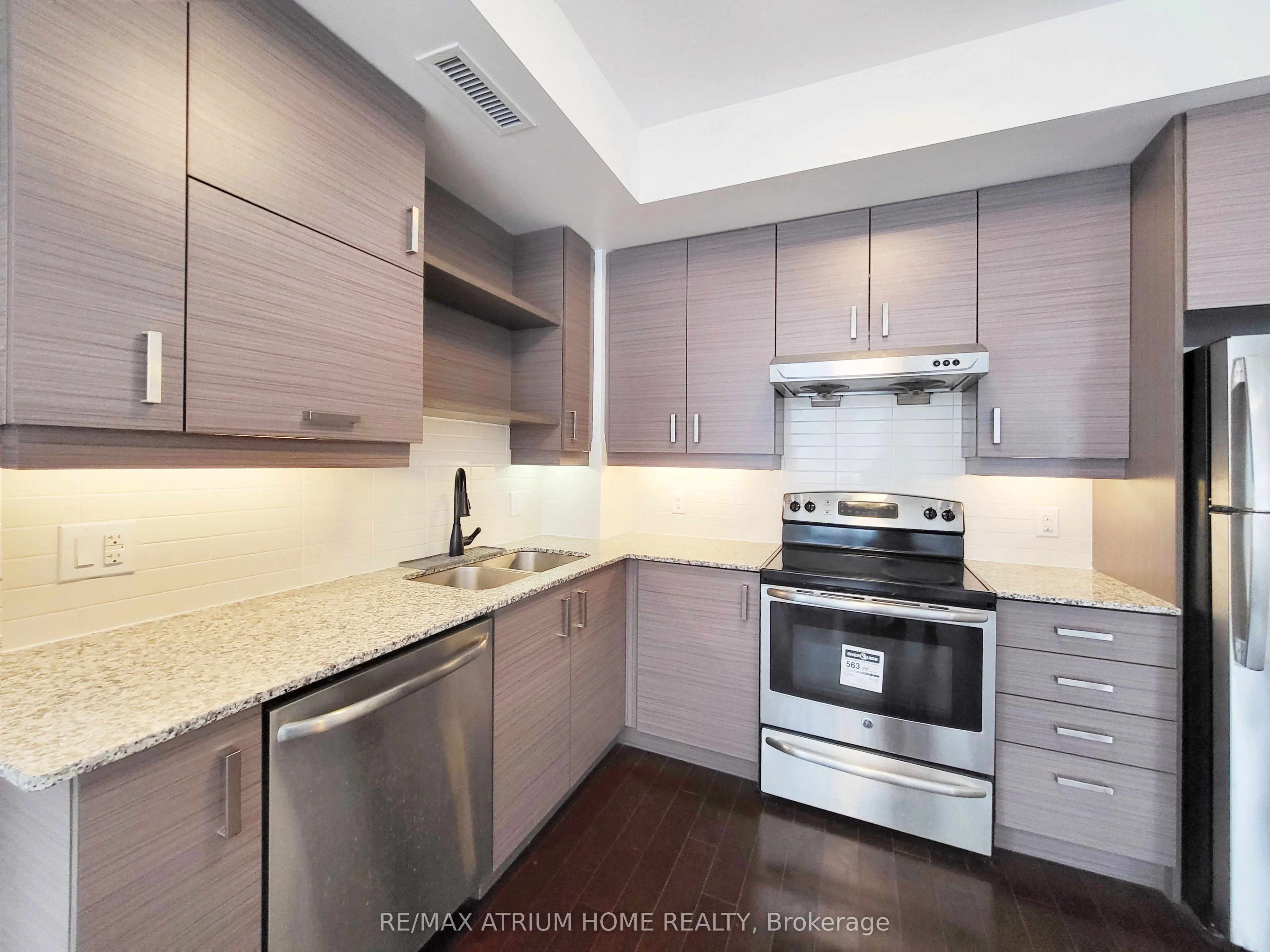 Condo Apartment in Markham