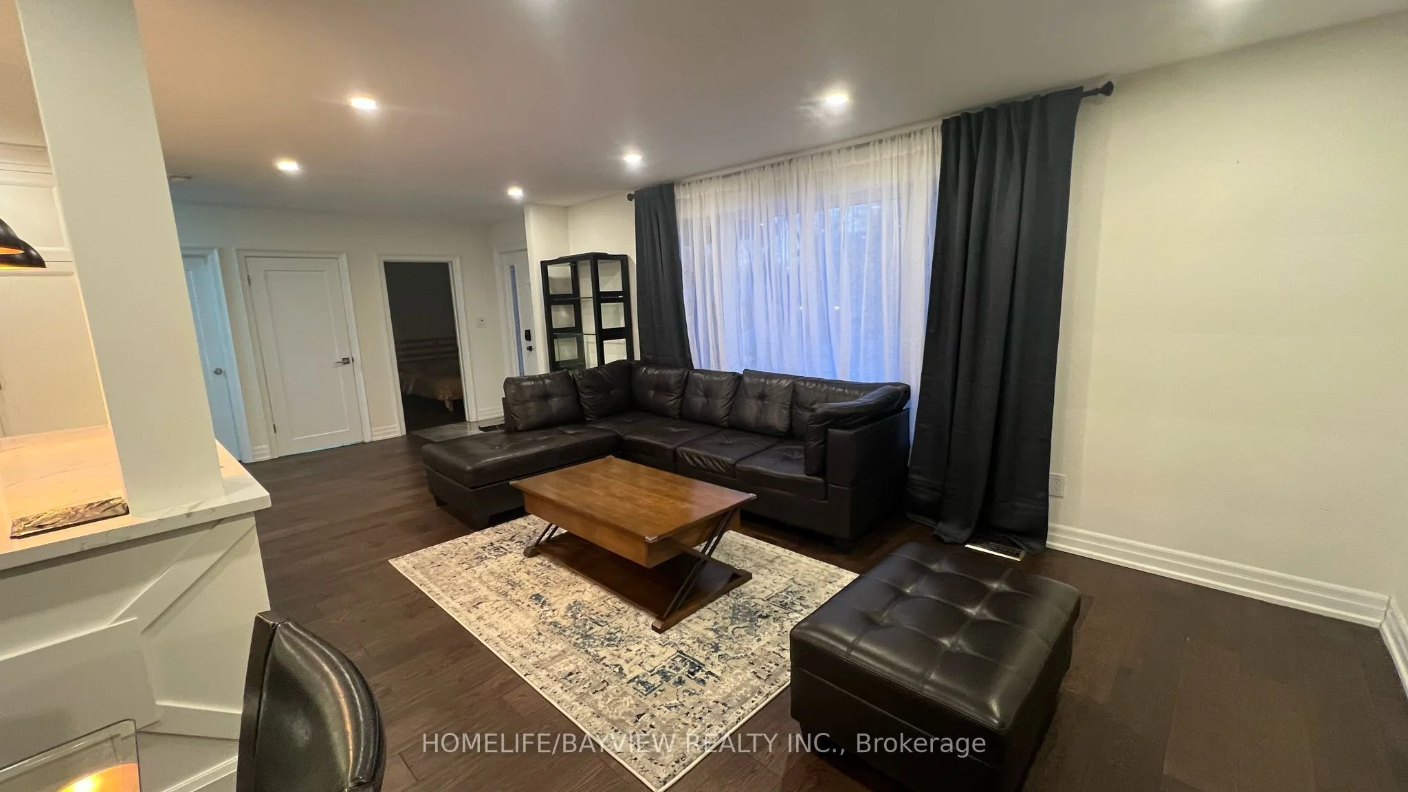 23 Sussex Avenue E Main, Richmond Hill, On L4c 2e5
