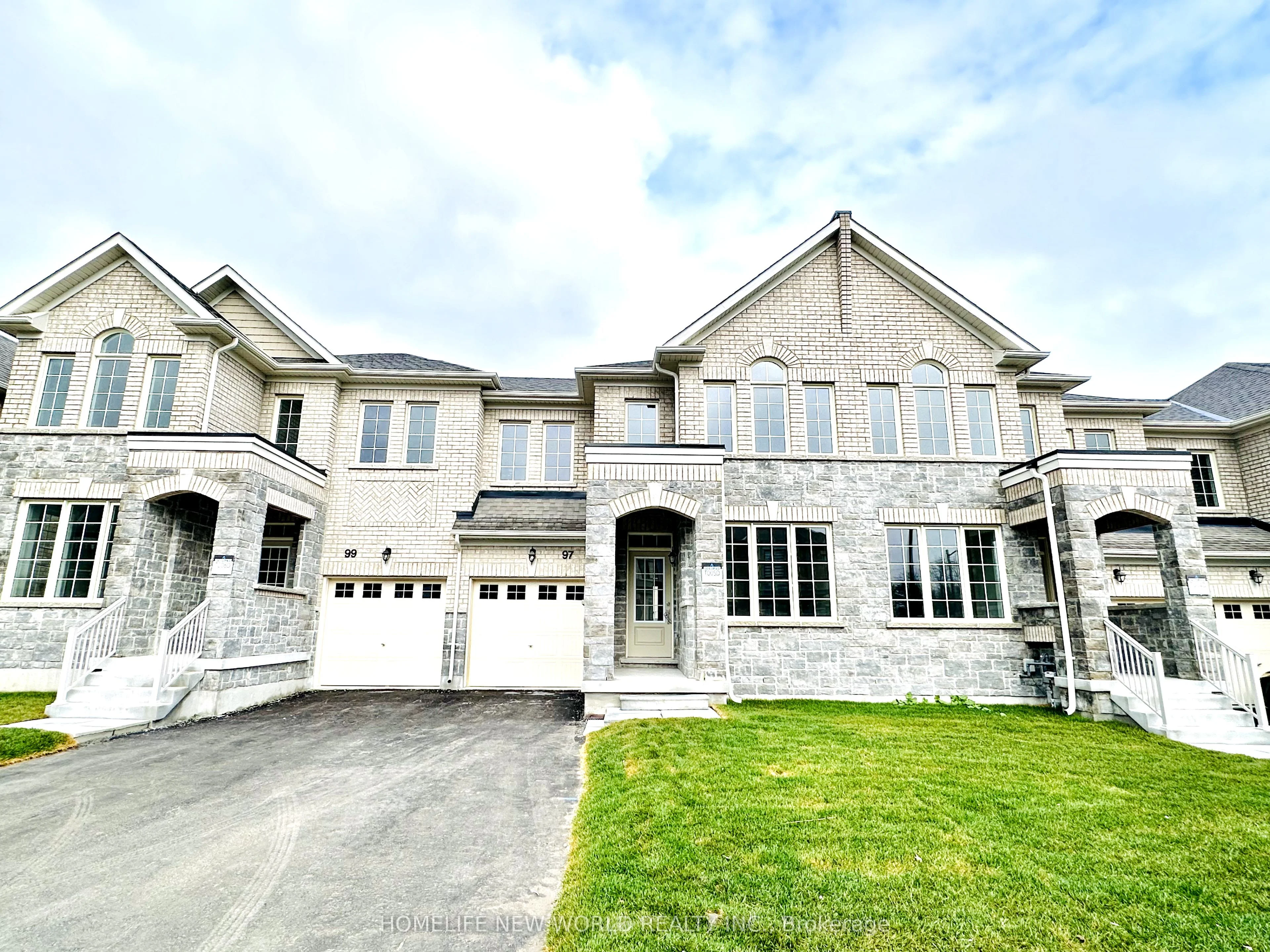 Att/Row/Townhouse in East Gwillimbury