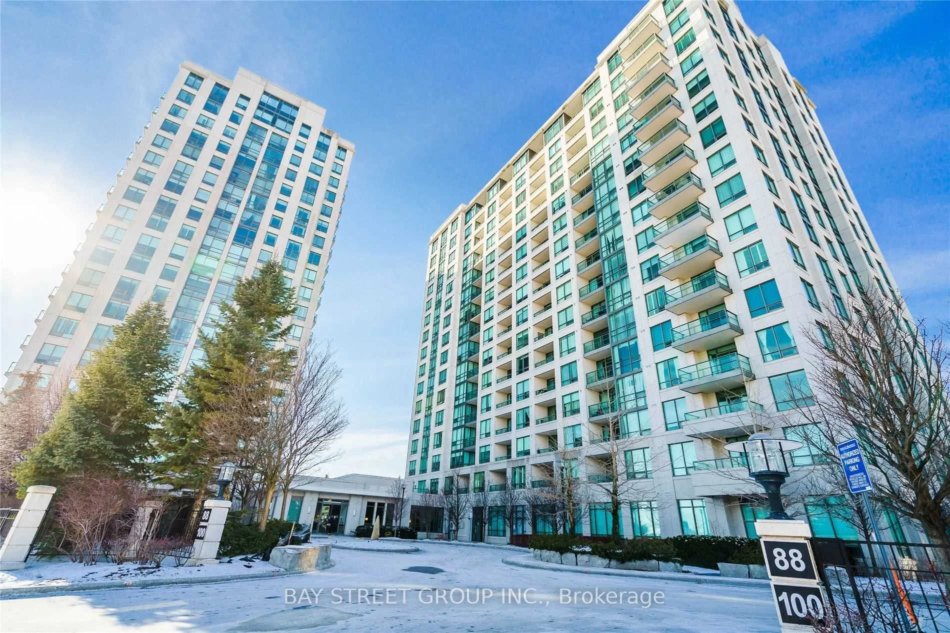 Condo Apartment in Vaughan