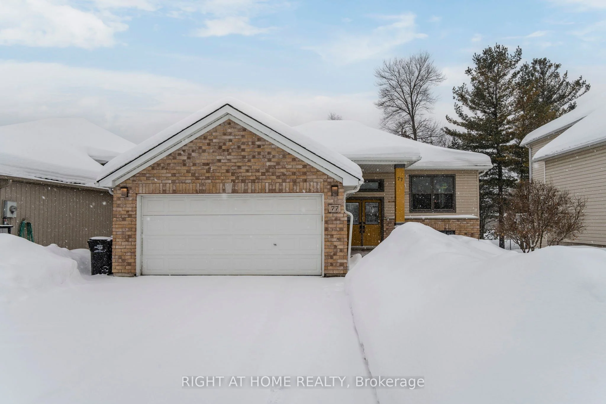Detached in Essa