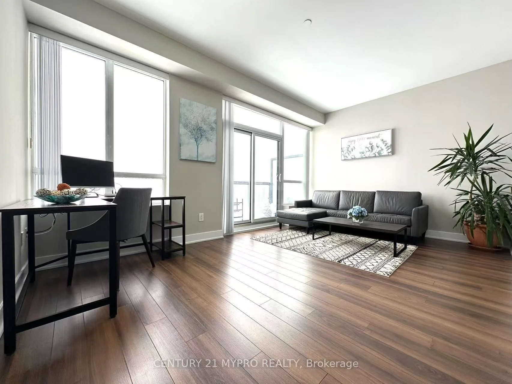 Condo Apartment in Vaughan