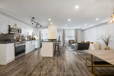 30 Harding Boulevard W 301, Richmond Hill, On L4c 9m3