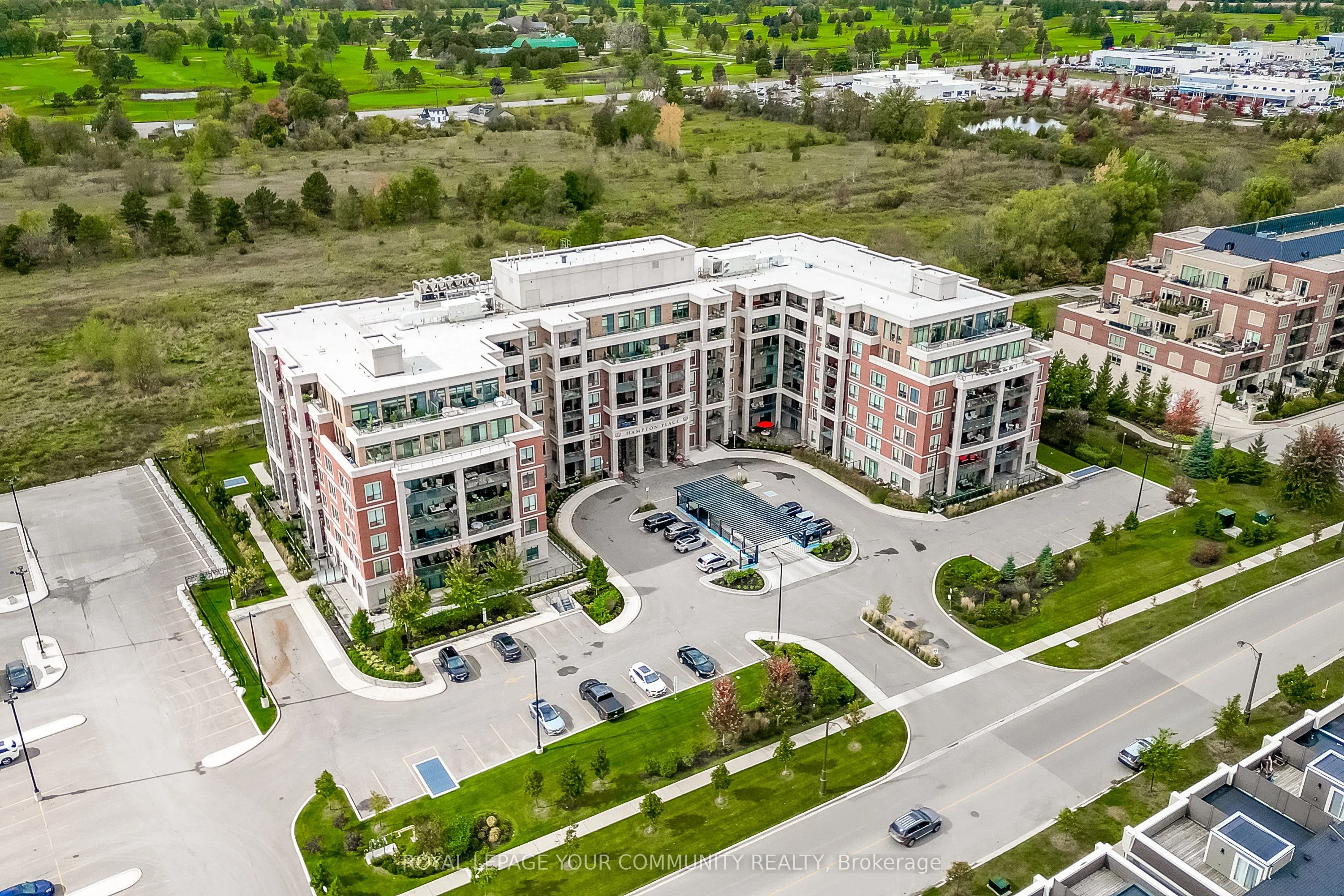 Common Element Condo in Whitchurch-Stouffville
