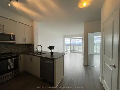 65 Oneida Crescent 1606, Richmond Hill, On L4b 0b1