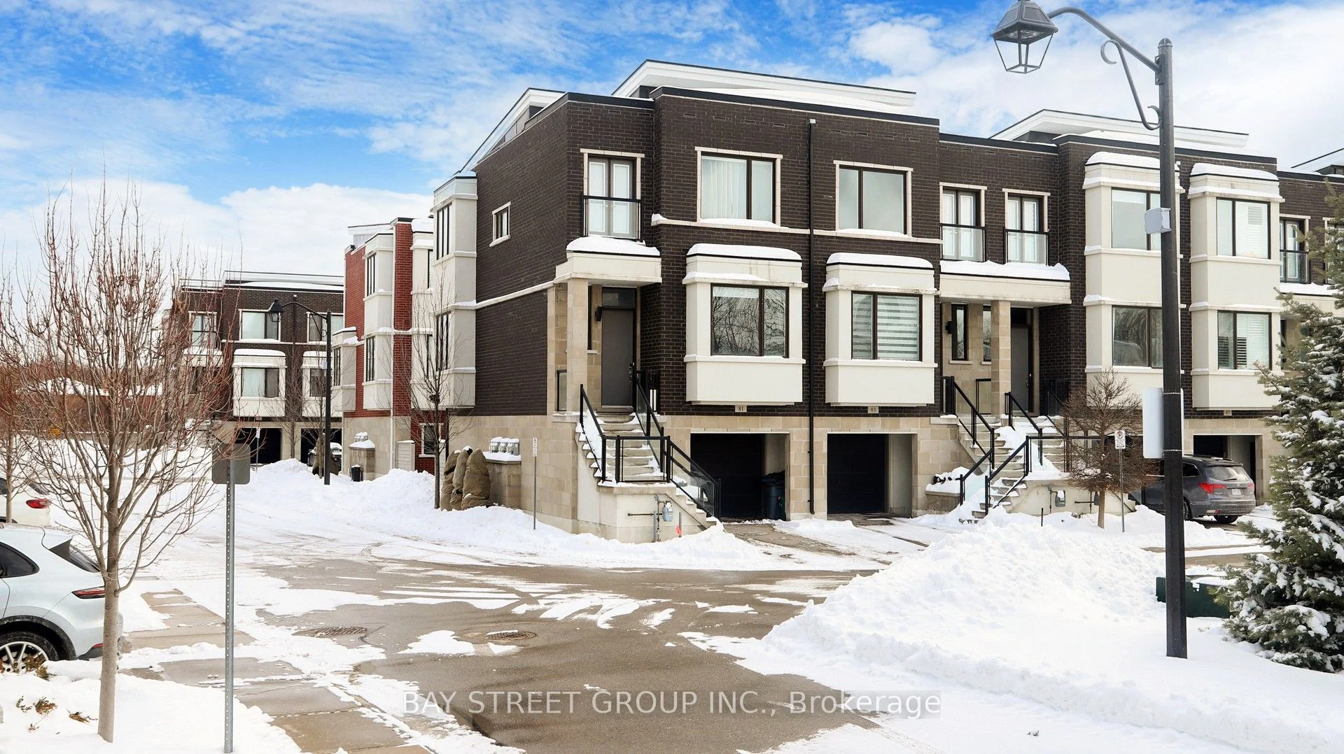 Att/Row/Townhouse in Richmond Hill