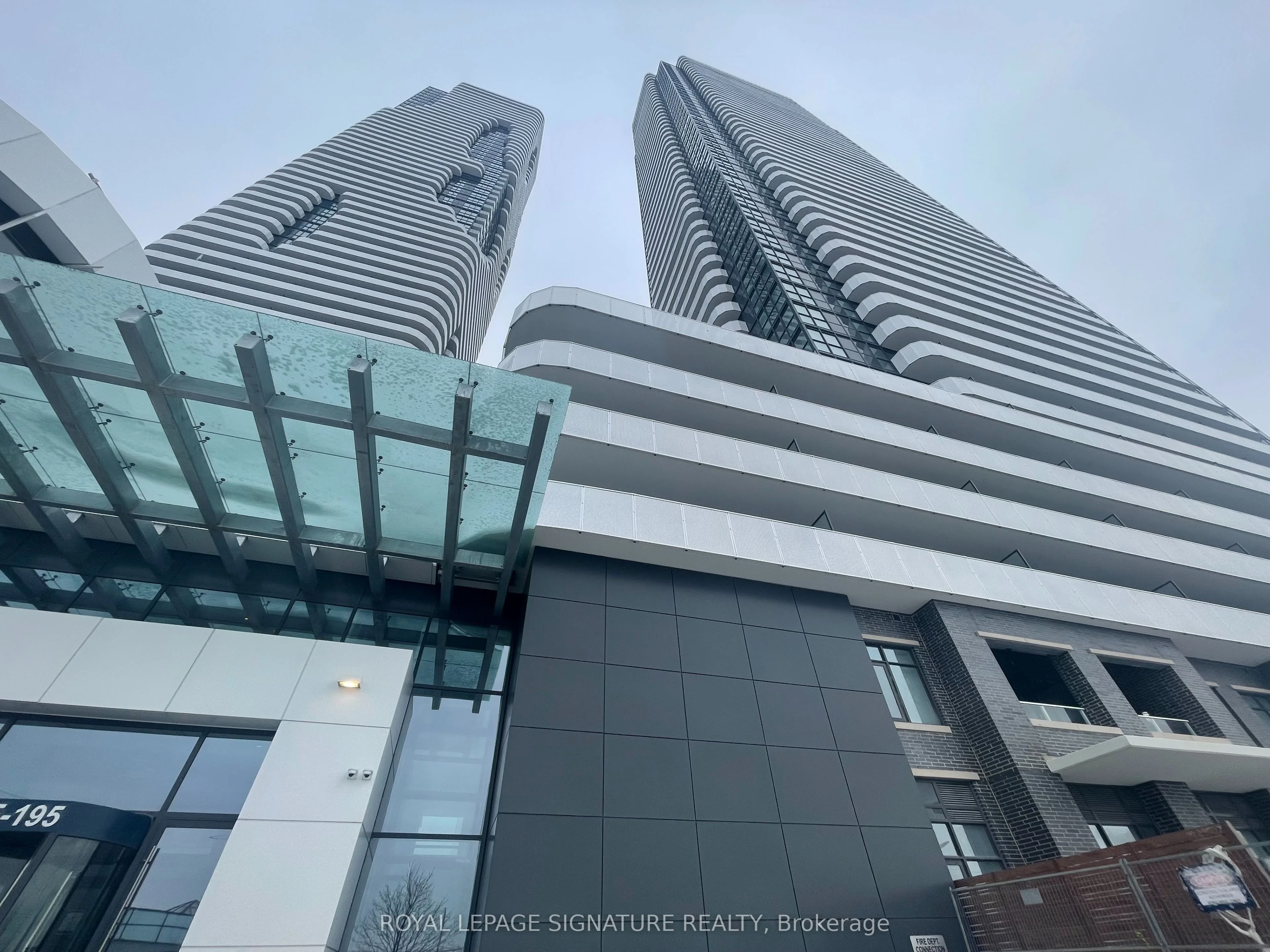 195 Commerce Street 1611, Vaughan, On L4k 5z7