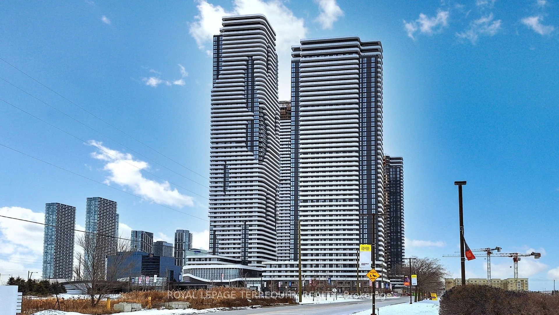 Condo Apartment in Vaughan