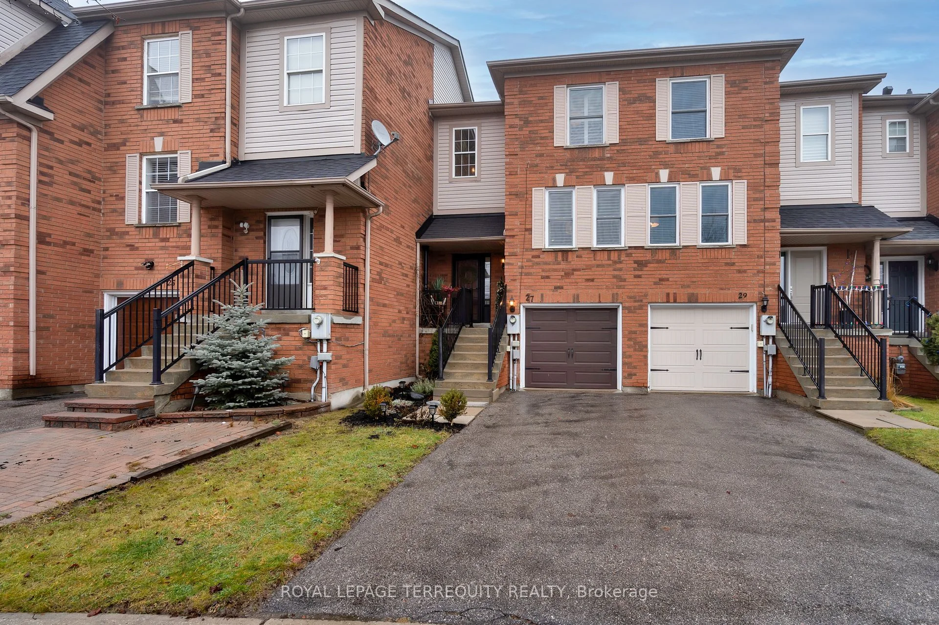 Att/Row/Townhouse in Aurora