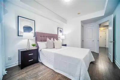 Condo Apartment in Richmond Hill