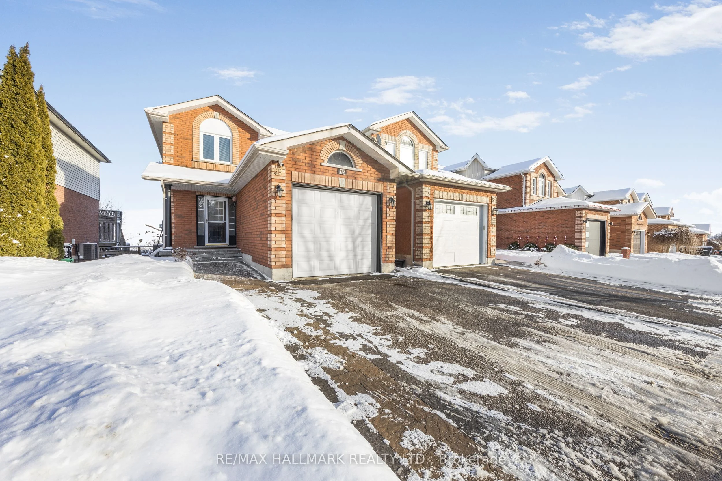 35 Adams Street, Bradford West Gwillimbury, On L3z 3e5