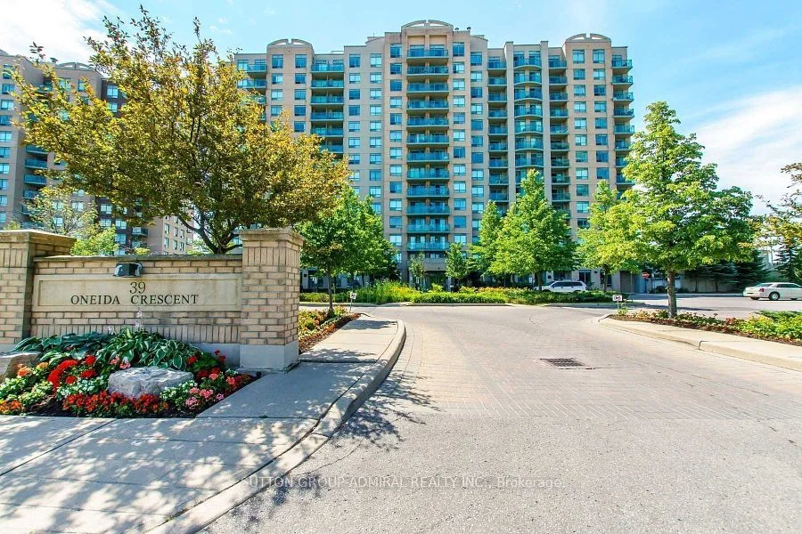 Condo Apartment in Richmond Hill