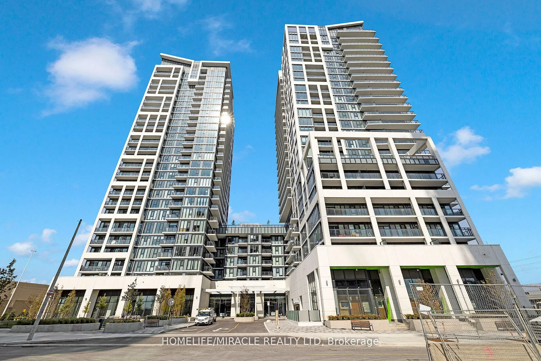9000 Jane Street 1722, Vaughan, On L4k 0m6