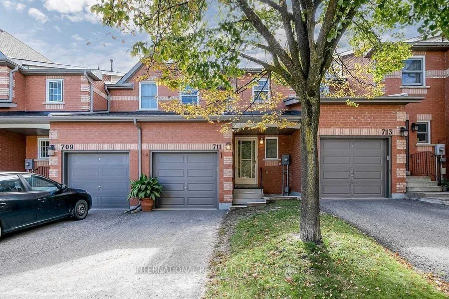 Condo Townhouse in Newmarket