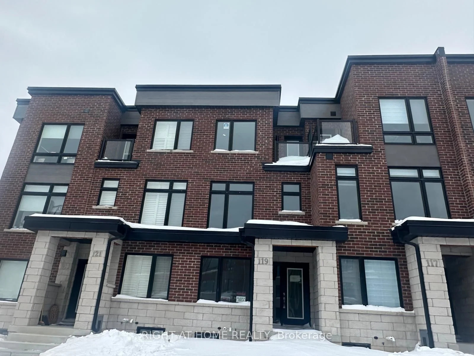 Att/Row/Townhouse in Markham