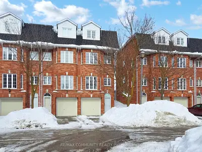 Condo Townhouse in Markham