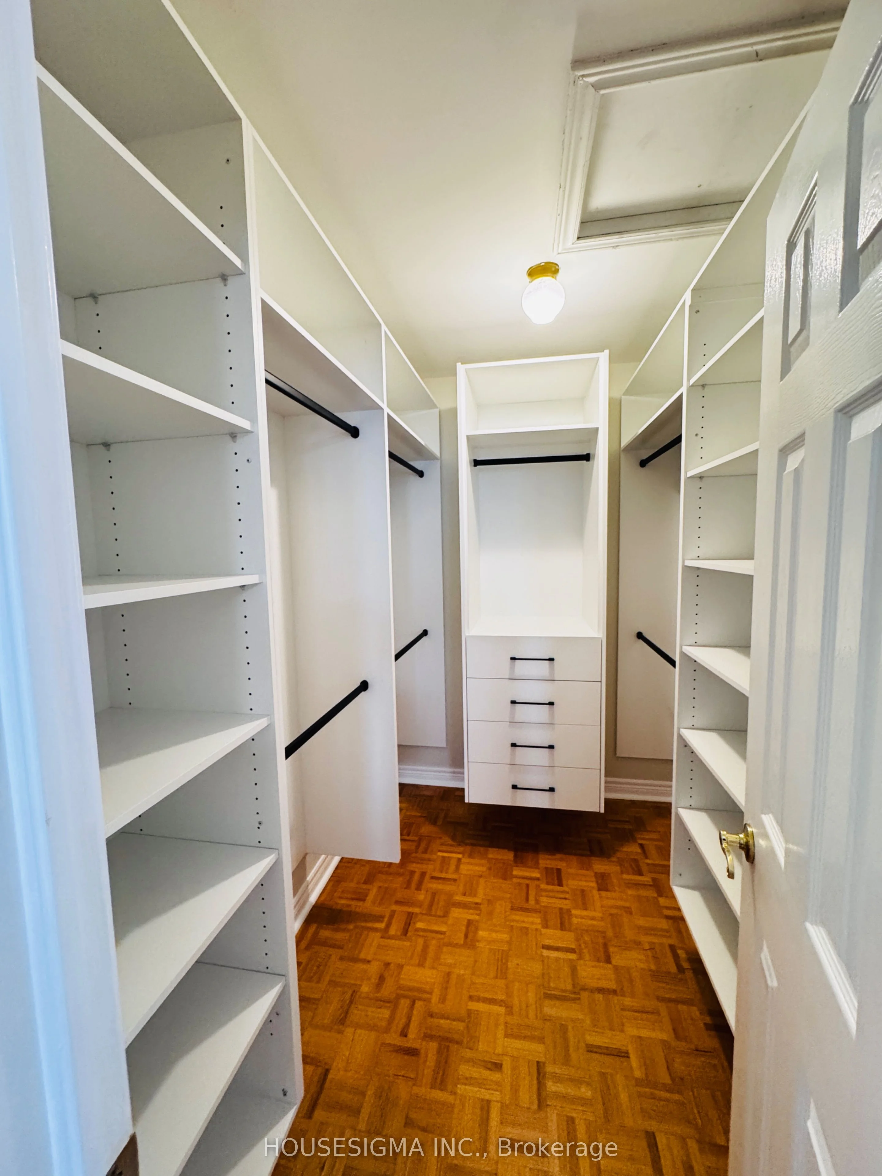 9 Delevan Court Main Fl, Richmond Hill, ON L4B 3W8