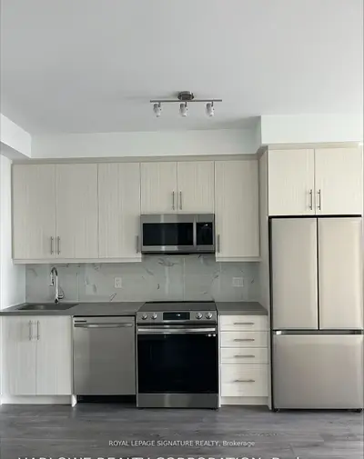 95 Oneida Crescent 706, Richmond Hill, On L4b 0b1