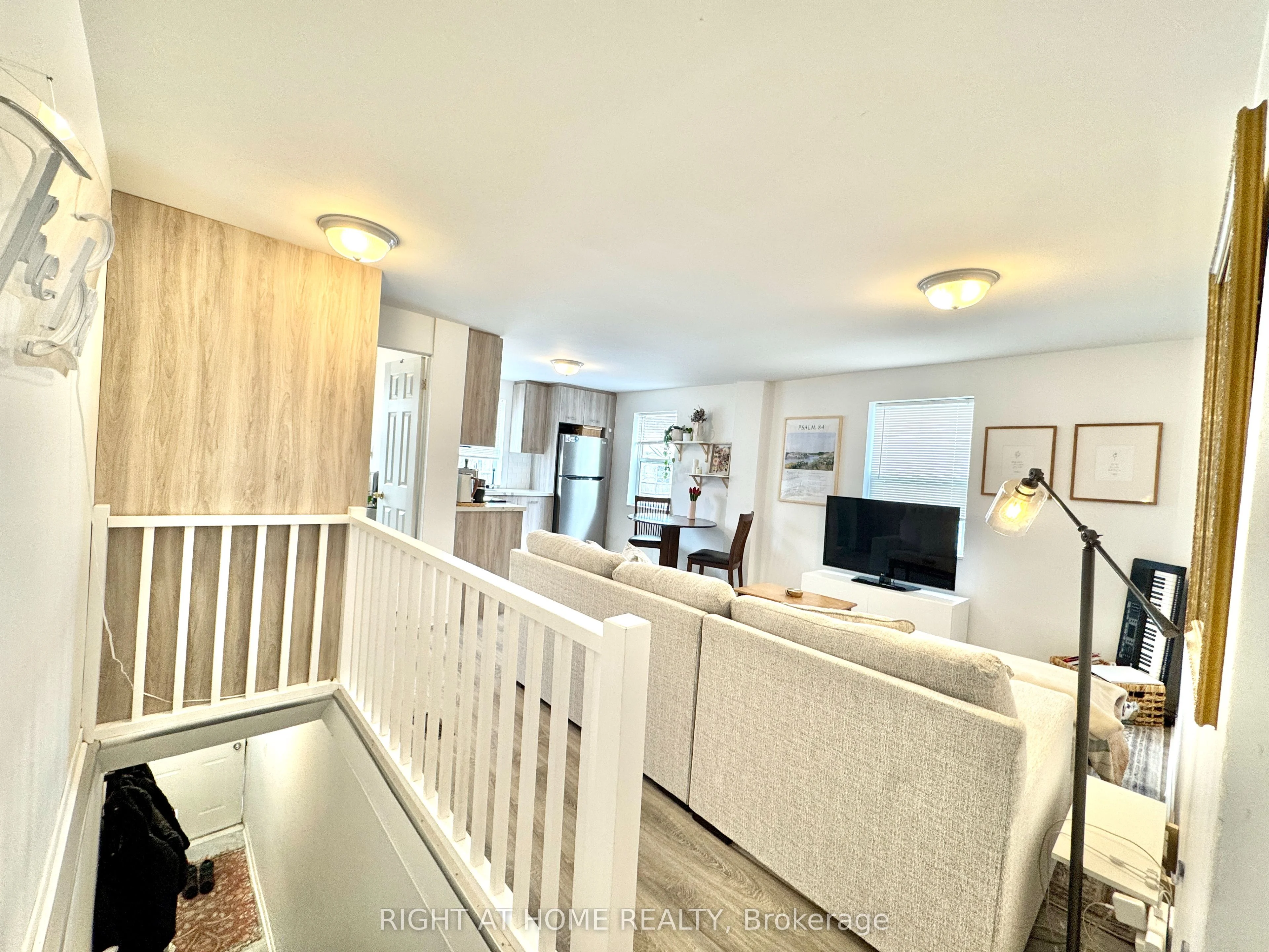 469 Queen Street C, Newmarket, ON L3Y 2H3