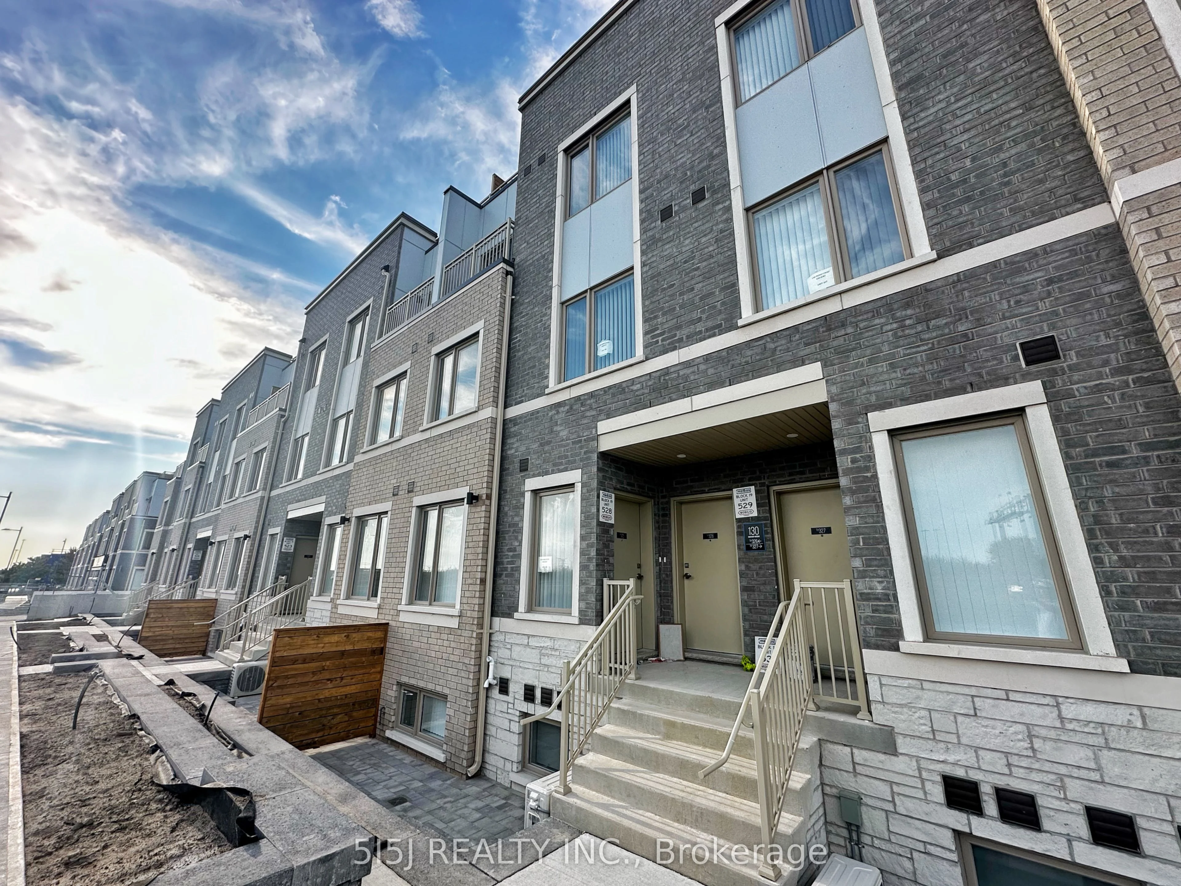 130 Honeycrisp Crescent N Th 326, Vaughan, On L4k 0n7