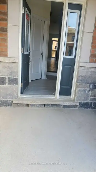 Att/Row/Townhouse in Innisfil