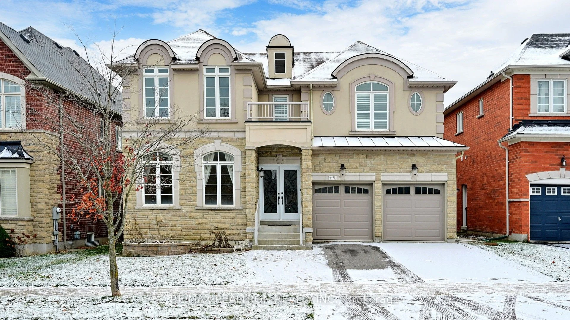 Detached in Aurora
