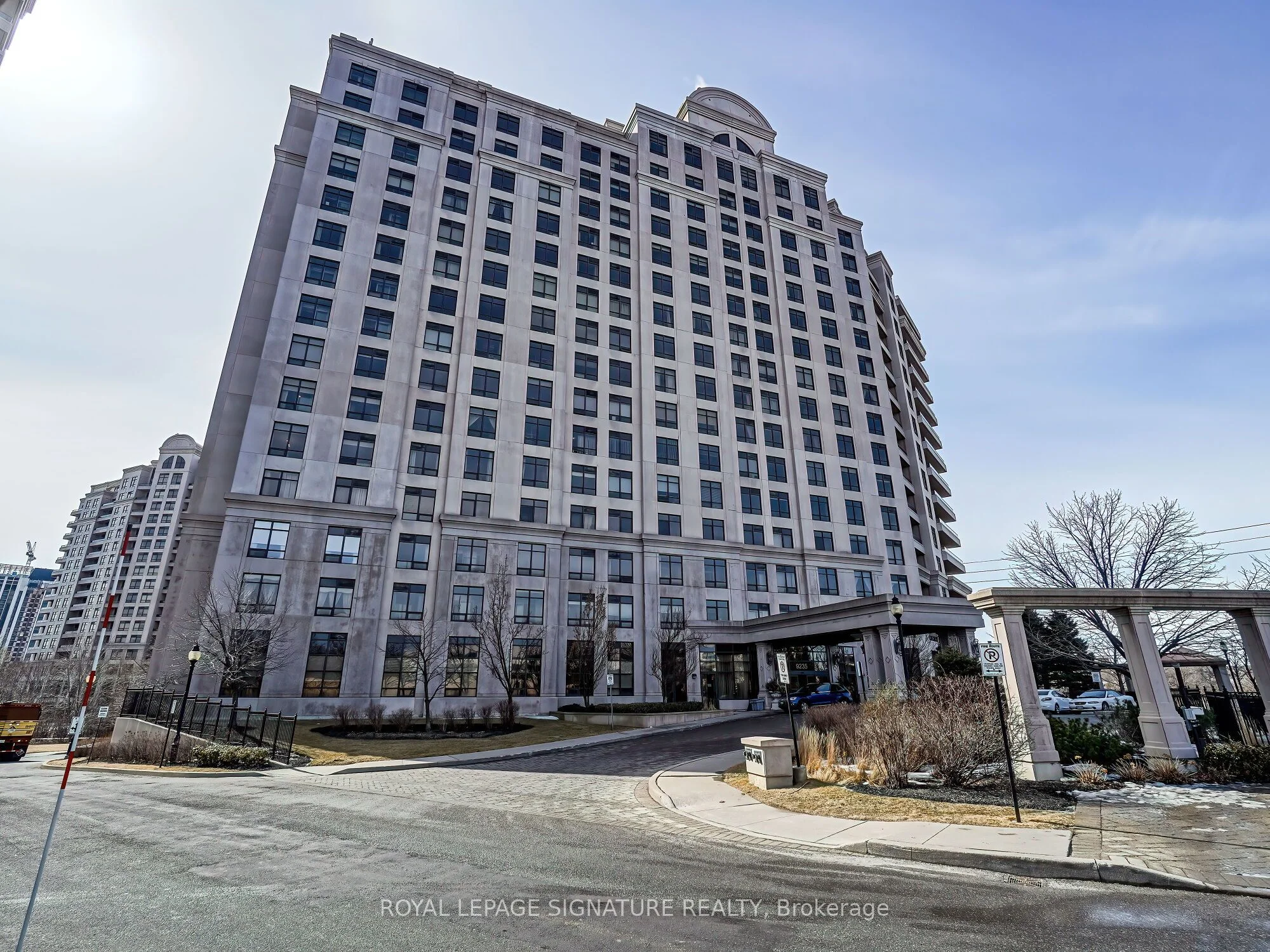 Condo Apartment in Vaughan