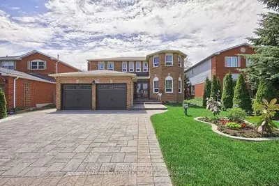 78 Bristol Road, Newmarket, On L3y 8b5