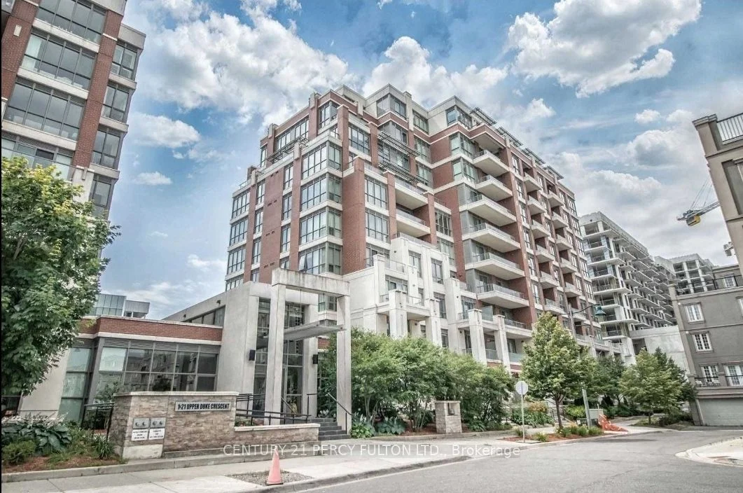 Common Element Condo in Markham