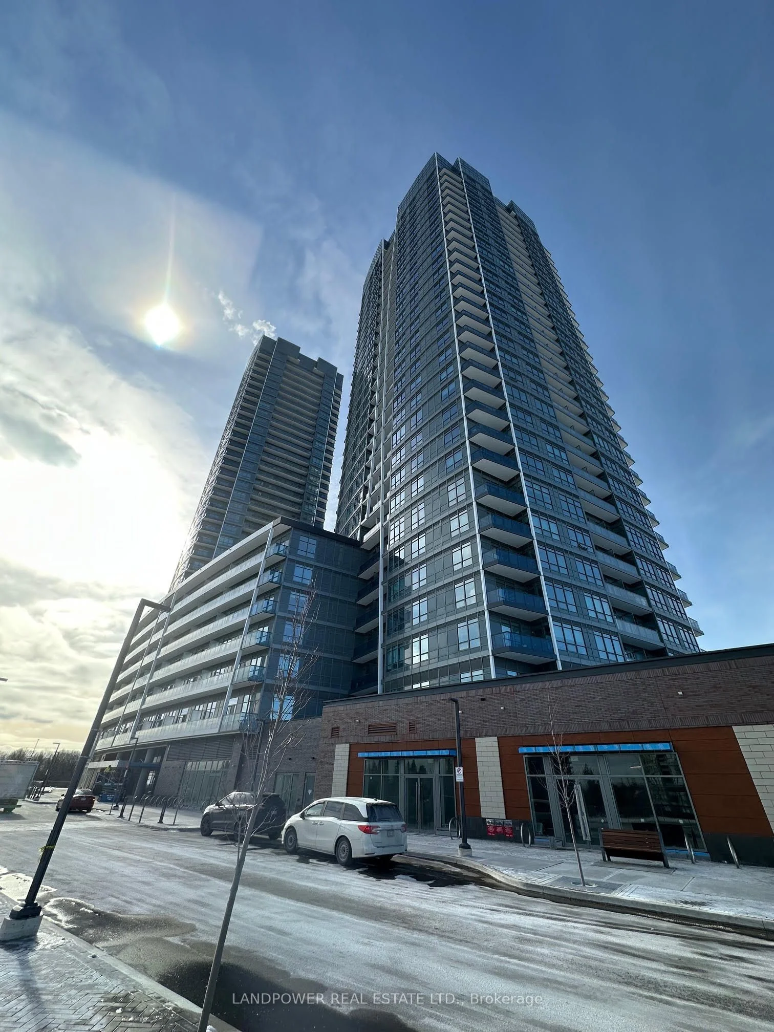 Condo Apartment in Vaughan