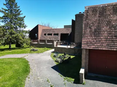 Detached in King