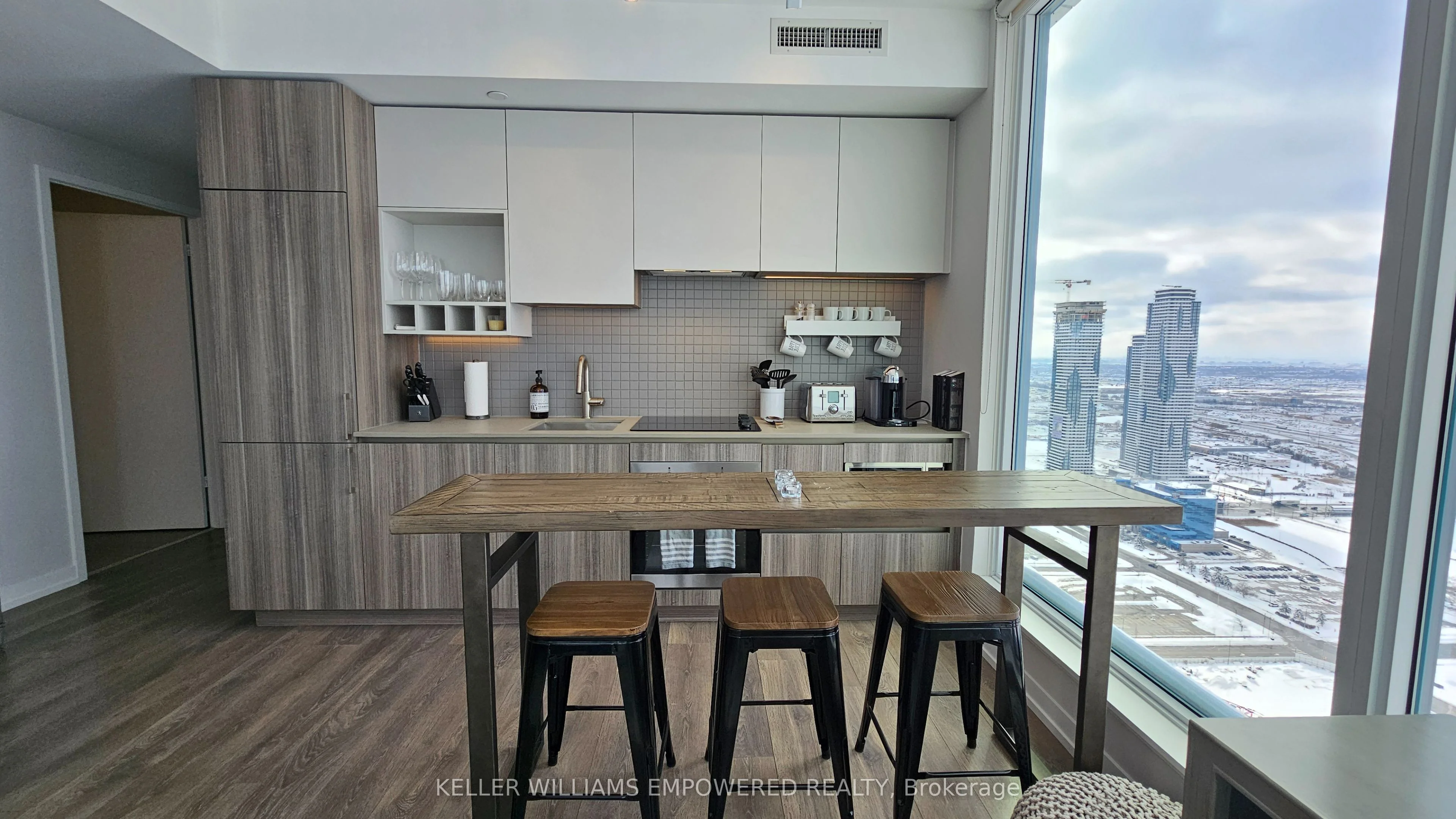898 Portage Parkway 4810, Vaughan, ON L4K 0J6