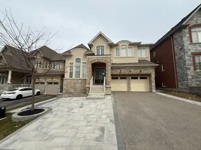 Detached in East Gwillimbury