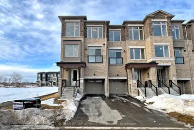 Att/Row/Townhouse in Vaughan